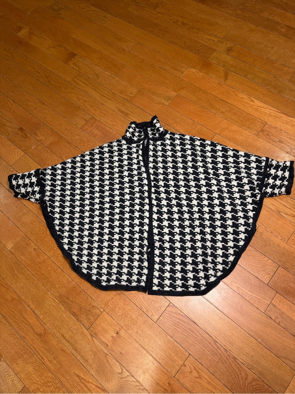 PENDLETON Petite 100% Merino Wool Houndstooth Cape / Poncho Sweater (M/L)